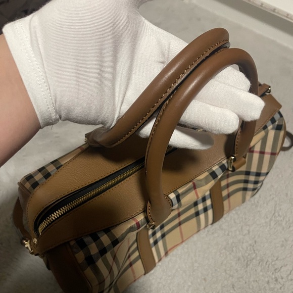 Burberry Beige Plaid Boston bag with strap - Picture 3 of 11